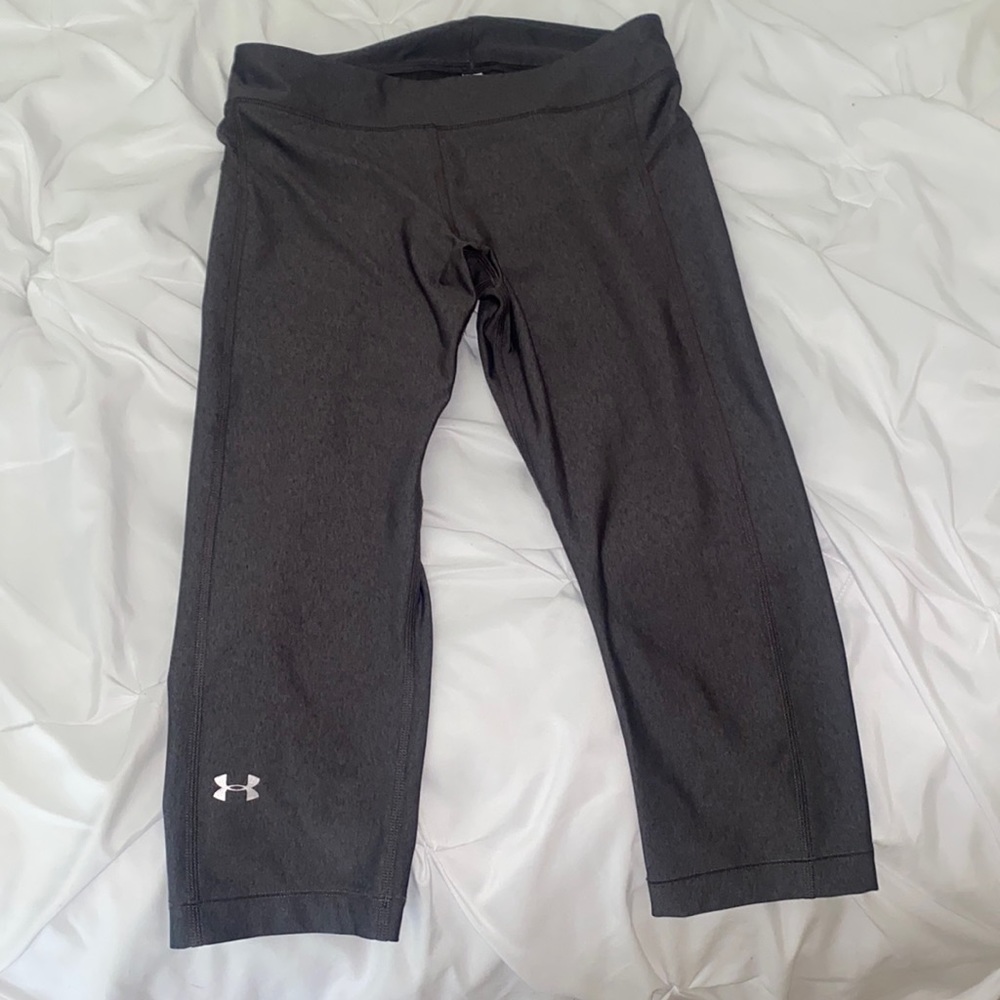 Gray Under Armour small/medium capri leggings